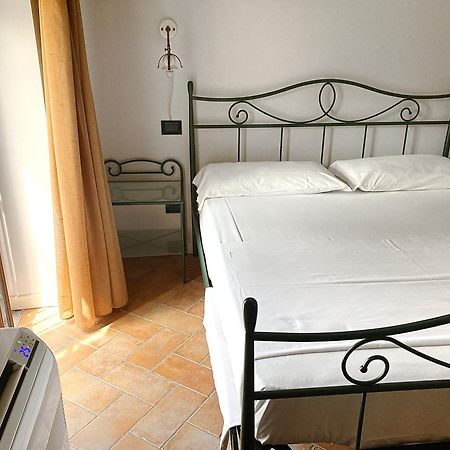 Hotel Antichi Cortili Дособуоно Екстериор снимка