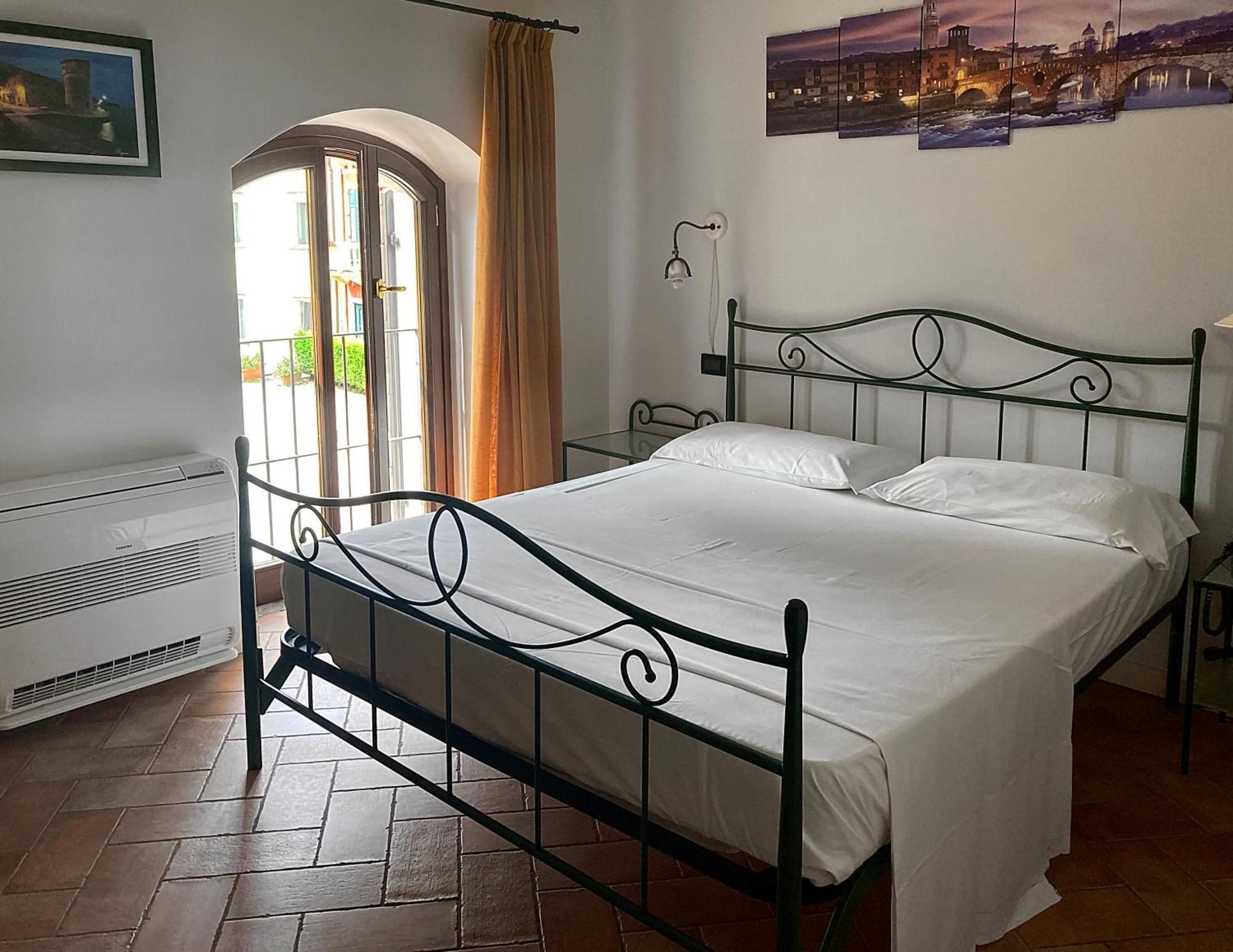 Hotel Antichi Cortili Дособуоно Екстериор снимка