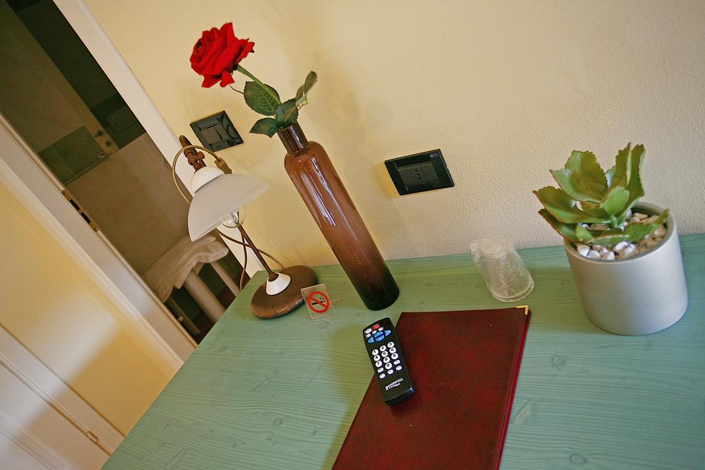 Hotel Antichi Cortili Дособуоно Екстериор снимка
