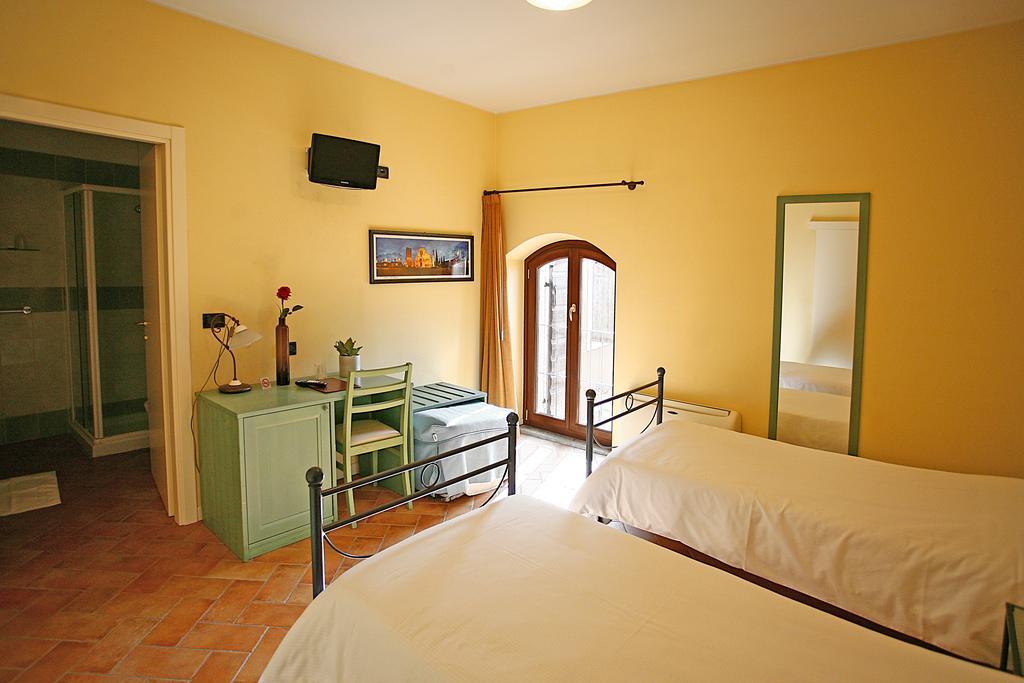Hotel Antichi Cortili Дособуоно Екстериор снимка