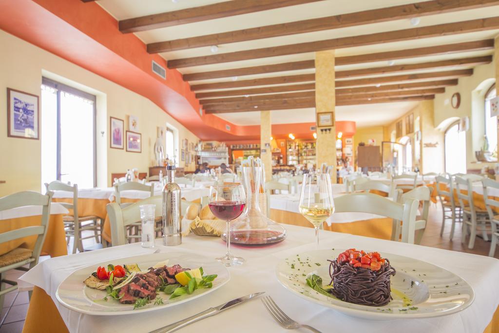 Hotel Antichi Cortili Дособуоно Екстериор снимка