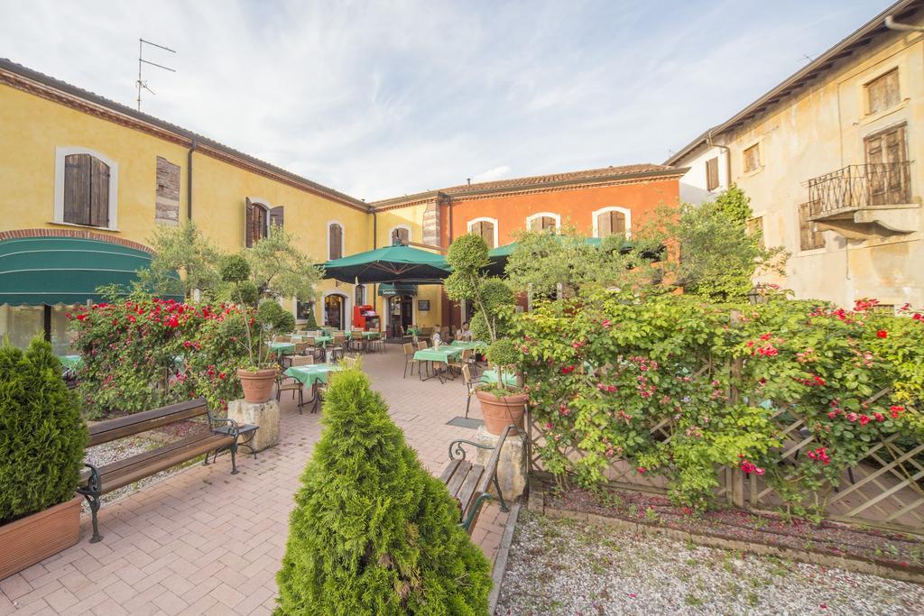 Hotel Antichi Cortili Дособуоно Екстериор снимка